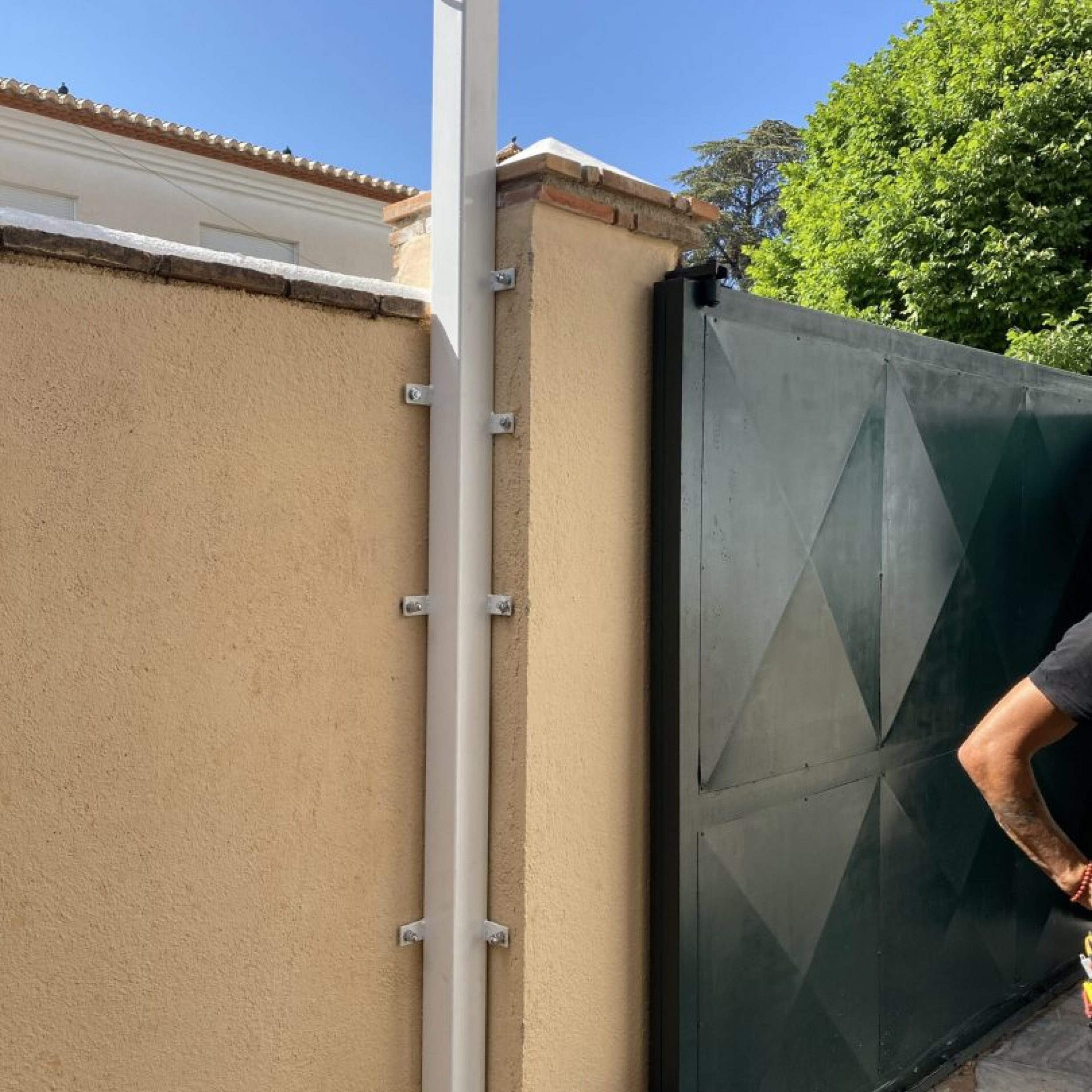 Poste Fijado Muro Esquina