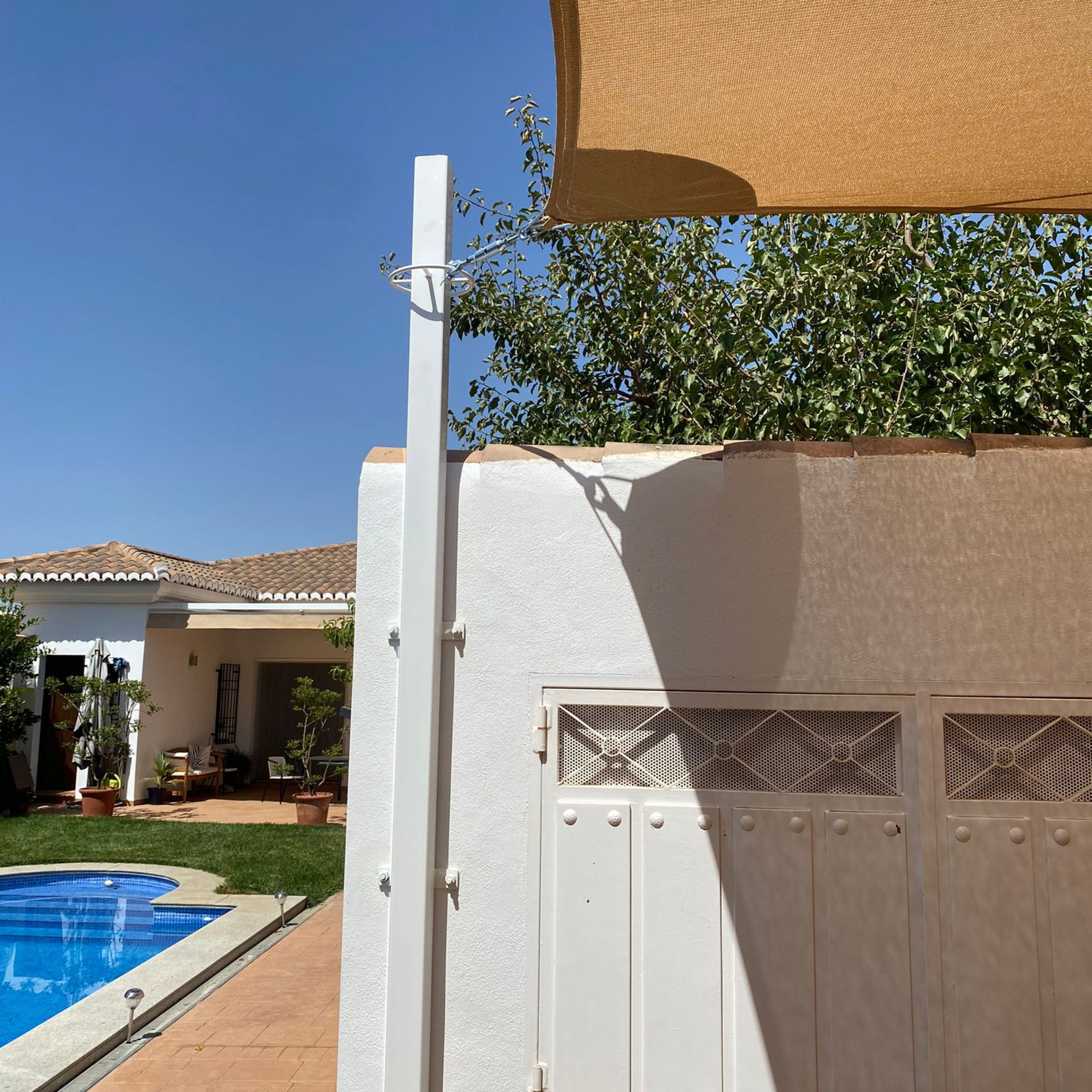 Poste - Fijado Sobre Muro