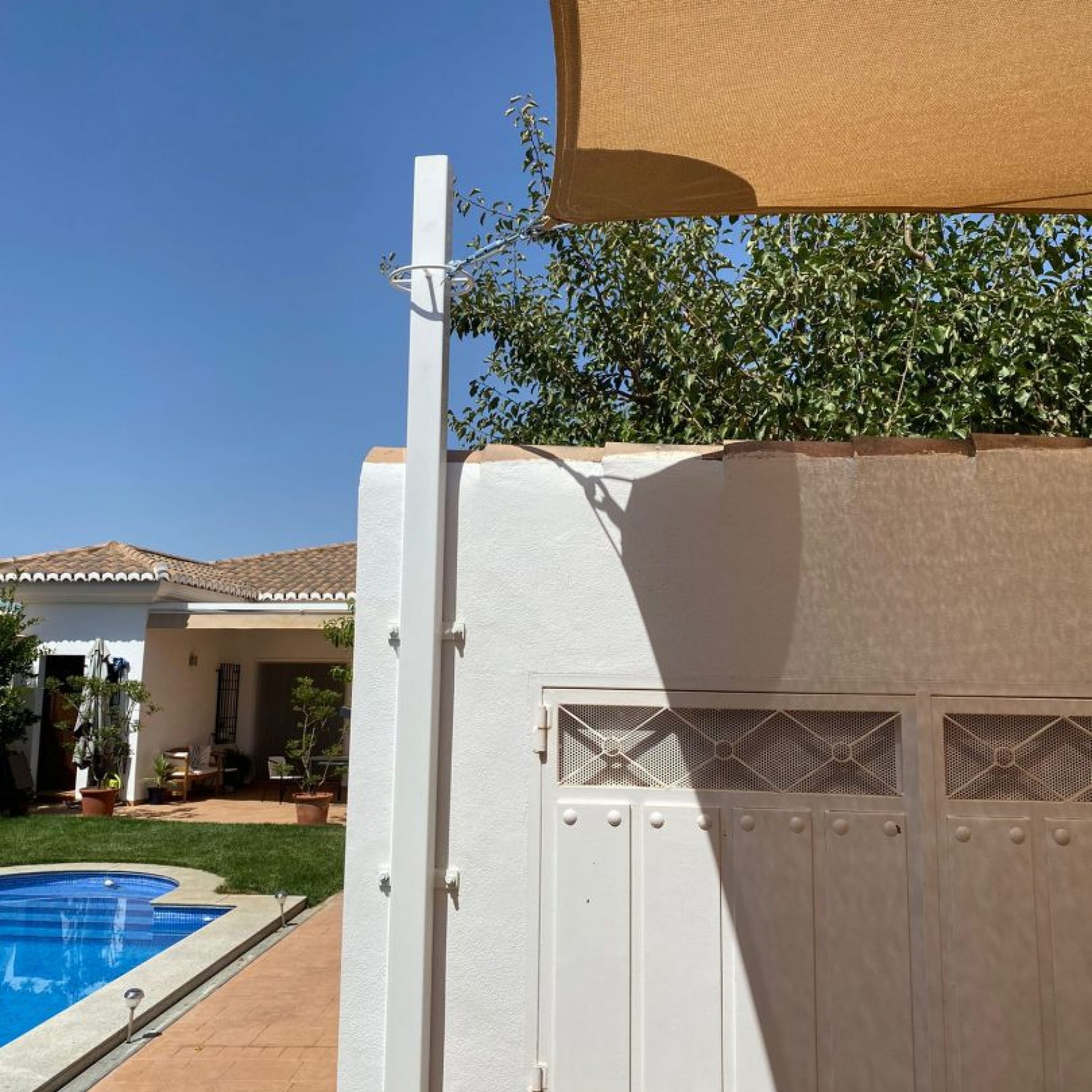 Poste - Fijado Sobre Muro